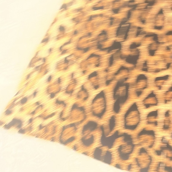 Light weight Animal print light jacket. Size large. 2 front pockets. Soft feel. - Picture 10 of 11